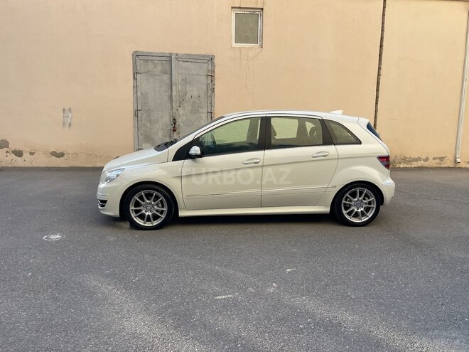 Mercedes B 170 2009, 104,000 km - 1.7 л - Bakı