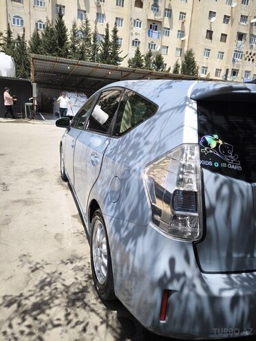 Toyota Prius V-6