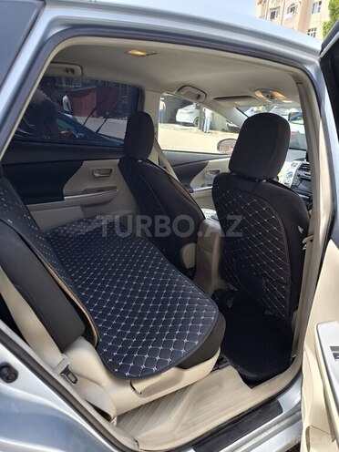 Toyota Prius V-14