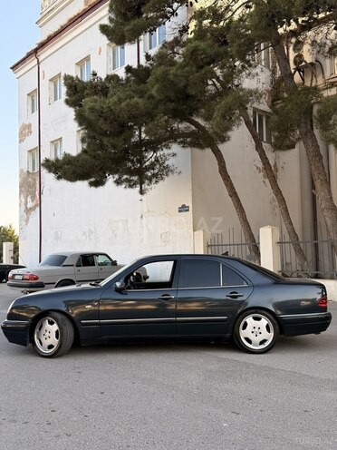 Mercedes E 240 1999, 280,000 km - 2.4 l - Bakı