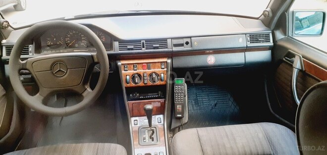 Mercedes E 220 1993, 385,680 km - 2.2 л - Bakı