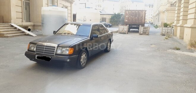 Mercedes E 220 1993, 385,680 km - 2.2 л - Bakı