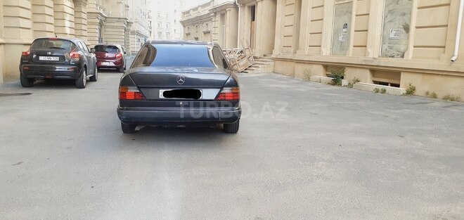 Mercedes E 220 1993, 385,680 km - 2.2 л - Bakı