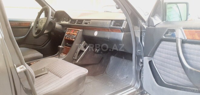 Mercedes E 220 1993, 385,680 km - 2.2 л - Bakı