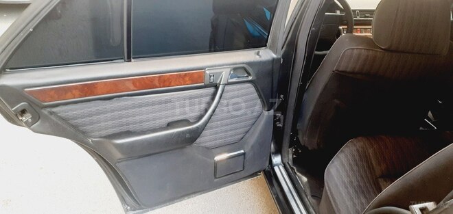 Mercedes E 220 1993, 385,680 km - 2.2 л - Bakı