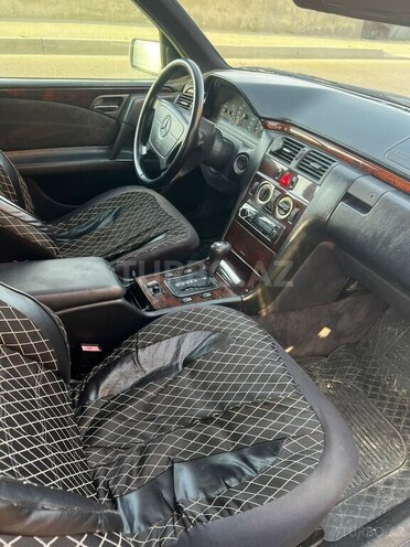 Mercedes E 200 1997, 298,232 km - 2.0 l - Bakı