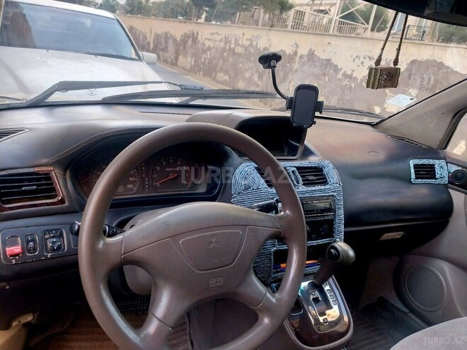 Mitsubishi Chariot 2001, 323,832 km - 2.4 l - Bakı