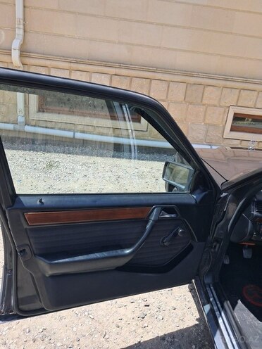 Mercedes E 200 1993, 236,500 km - 2.0 l - Şamaxı