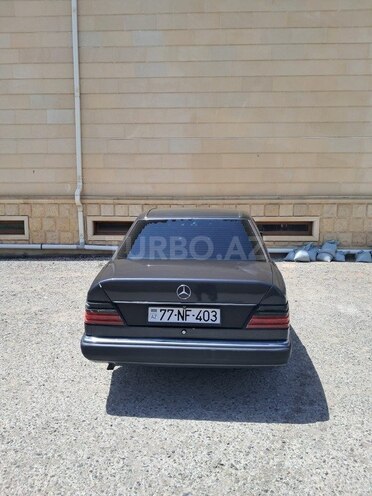 Mercedes E 200 1993, 236,500 km - 2.0 l - Şamaxı