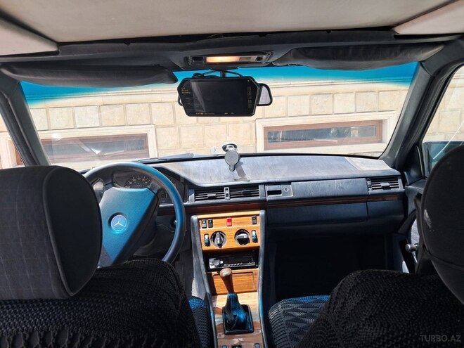 Mercedes E 200 1993, 236,500 km - 2.0 l - Şamaxı