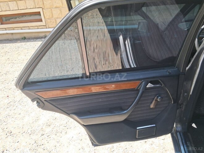 Mercedes E 200 1993, 236,500 km - 2.0 l - Şamaxı