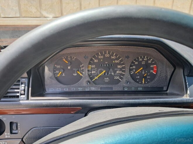 Mercedes E 200 1993, 236,500 km - 2.0 l - Şamaxı