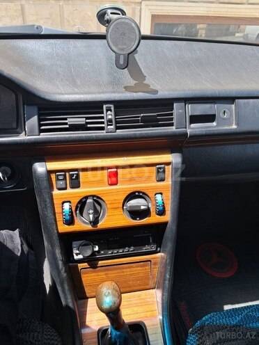 Mercedes E 200 1993, 236,500 km - 2.0 l - Şamaxı