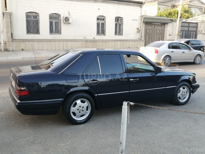 Mercedes E 220 1995, 455,000 km - 2.2 l - Bakı