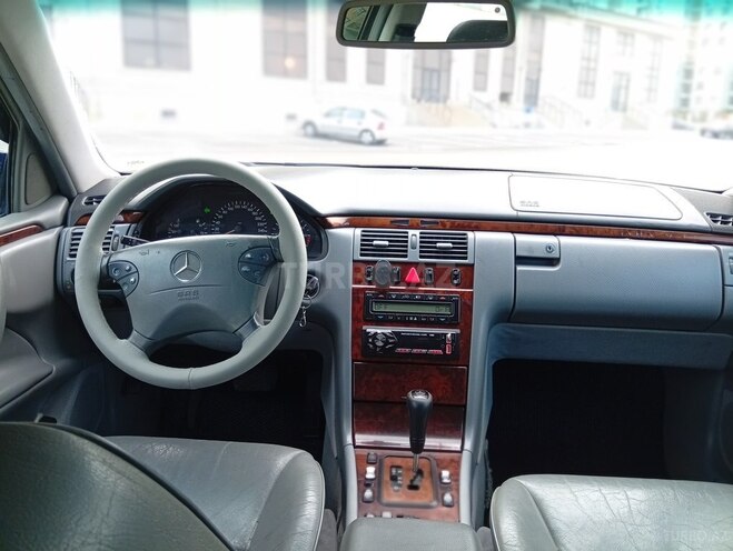 Mercedes E 280 1999, 241,563 km - 2.8 l - Sumqayıt
