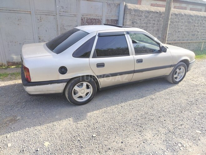 Opel Vectra 1992, 966,456 km - 1.8 l - Zaqatala