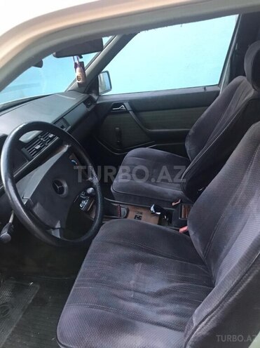 Mercedes E 260 1991, 290,000 km - 2.6 l - Bakı