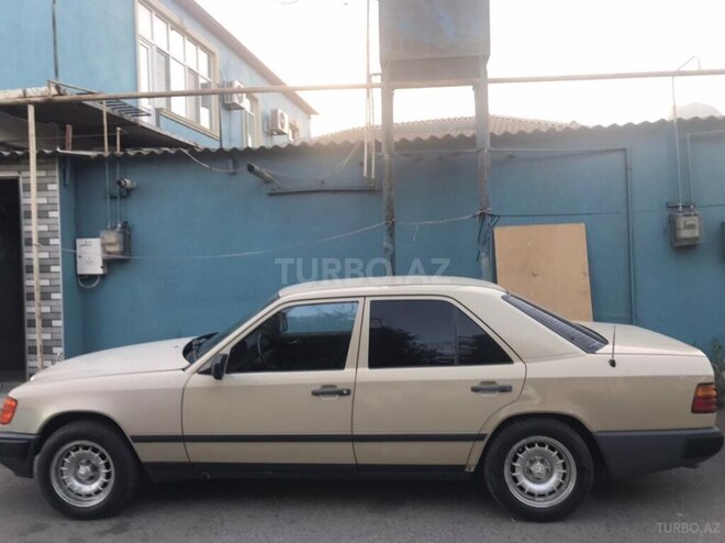 Mercedes E 260 1991, 290,000 km - 2.6 l - Bakı