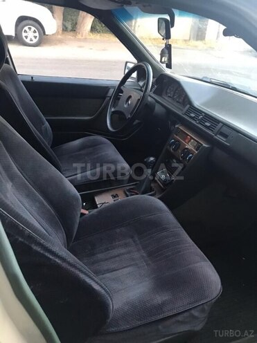 Mercedes E 260 1991, 290,000 km - 2.6 l - Bakı