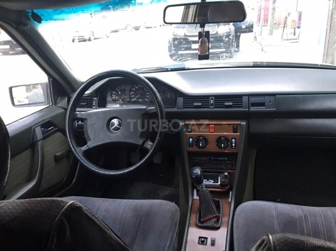Mercedes E 260 1991, 290,000 km - 2.6 l - Bakı