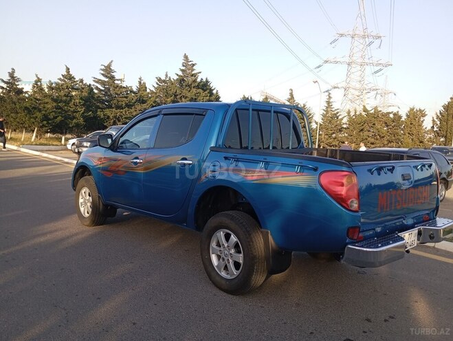 Mitsubishi L200 2009, 287,500 km - 2.5 л - Bakı