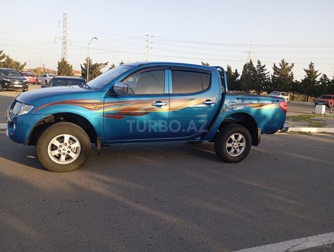 Mitsubishi L200 2009, 287,500 km - 2.5 л - Bakı