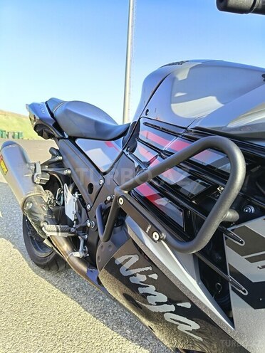 Kawasaki Ninja ZX-14-7