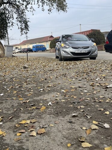Hyundai Avante 2015, 178,000 km - 1.6 л - Şirvan