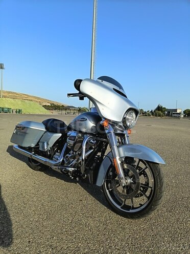 Harley-Davidson FLHX Street Glide-1