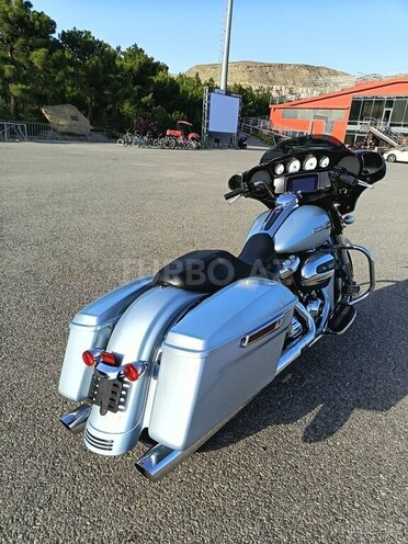 Harley-Davidson FLHX Street Glide-2