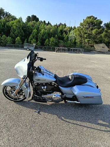 Harley-Davidson FLHX Street Glide-5
