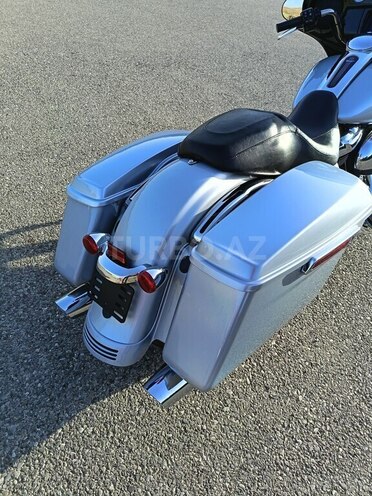 Harley-Davidson FLHX Street Glide-8
