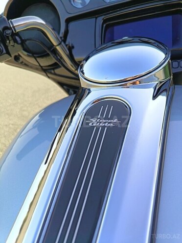 Harley-Davidson FLHX Street Glide-9