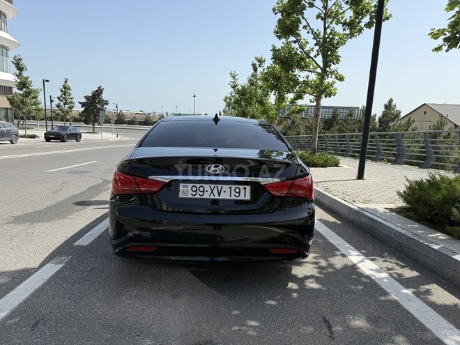 Hyundai Sonata-4