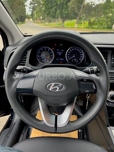Hyundai Elantra 2019, 170,000 km - 1.6 l - Quba