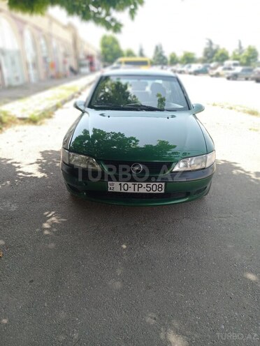 Opel Vectra 1995, 200,000 km - 1.6 l - Gəncə