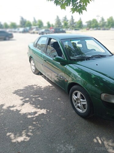 Opel Vectra 1995, 200,000 km - 1.6 l - Gəncə
