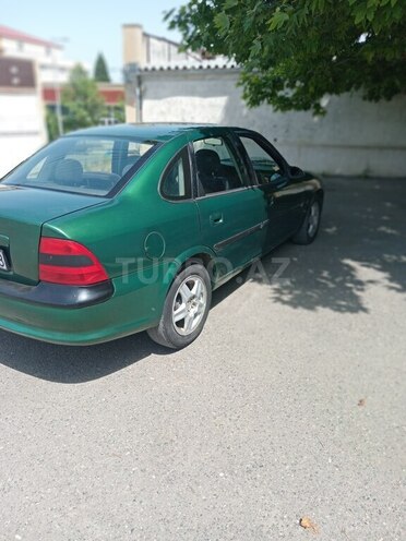 Opel Vectra 1995, 200,000 km - 1.6 l - Gəncə