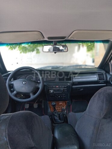 Opel Vectra 1995, 200,000 km - 1.6 l - Gəncə