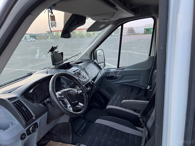 Ford Transit-8