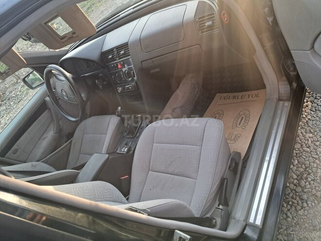 Mercedes C 220 1999, 50,000 km - 2.2 л - Gəncə