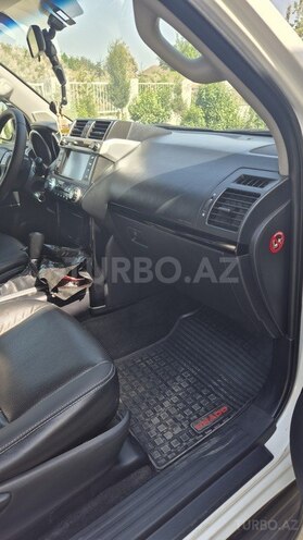 Toyota Land Cruiser Prado-8