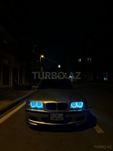 BMW 320-1