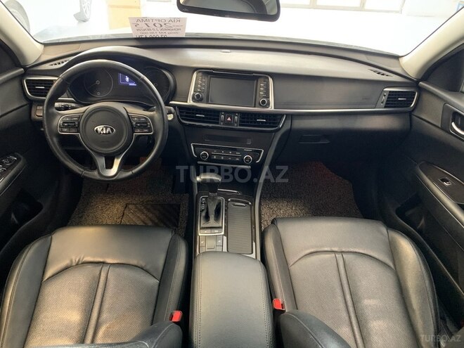 Kia K5-4