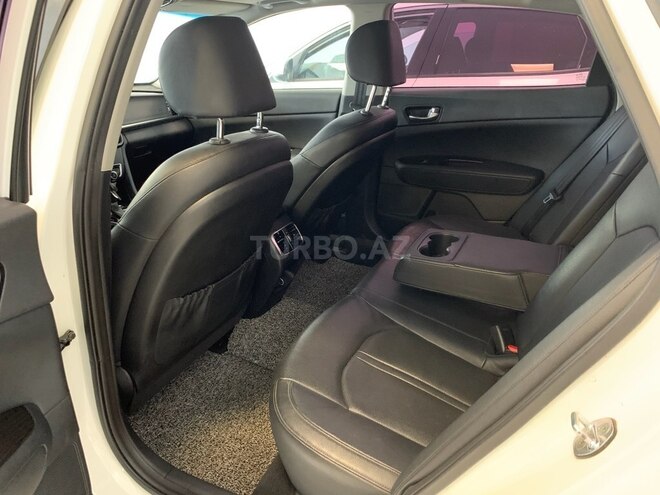 Kia K5-10