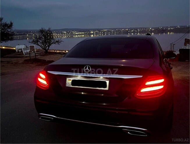 Mercedes E 220 d 2018, 330,000 km - 2.2 л - Bakı