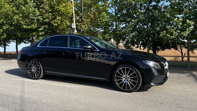 Mercedes E 220 d 2018, 330,000 km - 2.2 л - Bakı