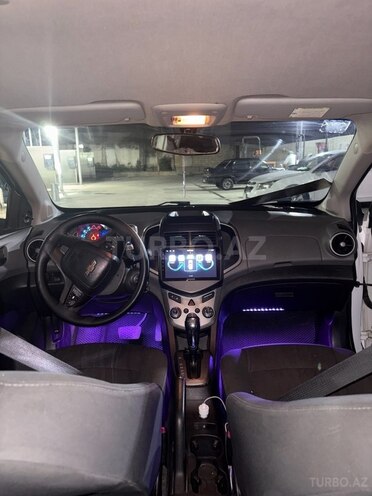 Chevrolet Aveo-10