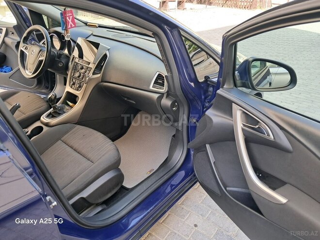 Opel Astra 2011, 420,000 km - 1.3 l - Bakı