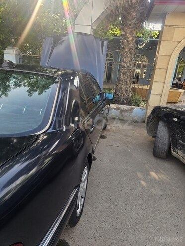 Mercedes E 220 d 1999, 300,000 km - 2.2 л - Sabirabad